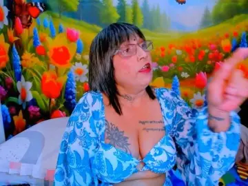 Bongacams Nude Webcam of indianroxy