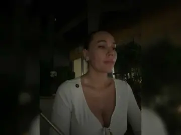 Bongacams Sex Cam of QWEENII