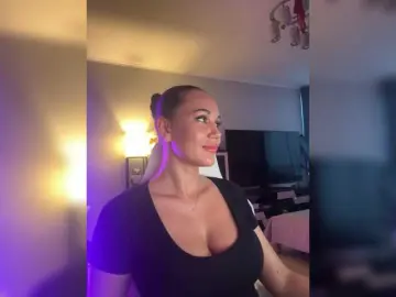 Bongacams Sex Cam of QWEENII