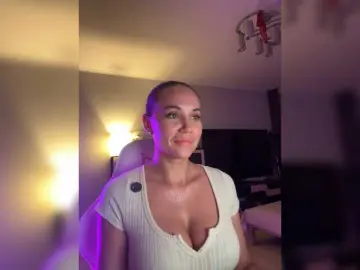 Bongacams Free Live Porn of QWEENII