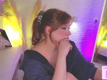 Bongacams Free Porn Cam of CrazyWine