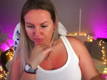 Bongacams Best Webcam of KiraCandyS