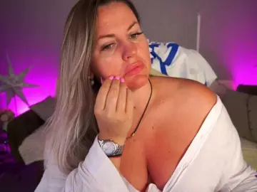 Bongacams Sex Chat of KiraCandyS
