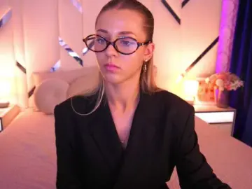 Bongacams Watch Live Sex Cams of LoveeDove