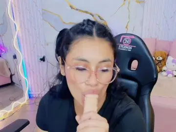 Bongacams Nude Webcam of PEACHY-TAY