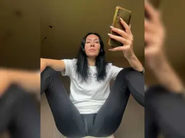 Bongacams Sex Cam of KarolinaMilf