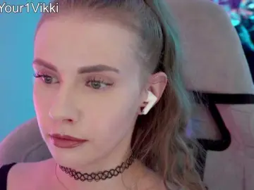 Bongacams Adult Video Chat of -VikkiL0vesCheese-