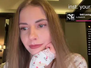 Bongacams Free Live Porn of -VikkiL0vesCheese-