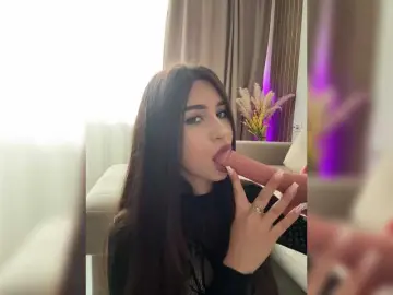 Bongacams Watch Live Sex Cams of Alliina-leee