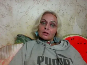 Bongacams Watch Live Sex Cams of GardenerofIllusions