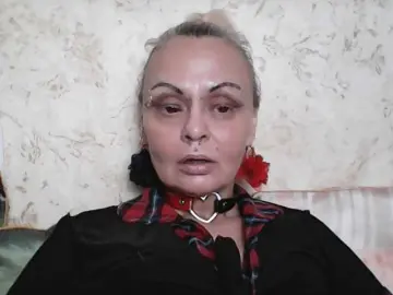 Bongacams Watch Live Sex Cams of GardenerofIllusions