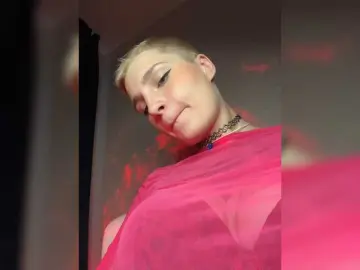 Bongacams Free Porn Cam of AbsintheGirl