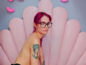 Bongacams Watch Live Sex Cams of LUCYMILLER