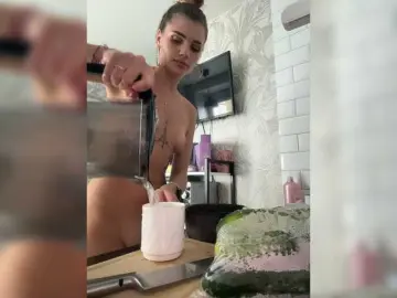 Bongacams Watch Live Sex Cams of SweetyMia