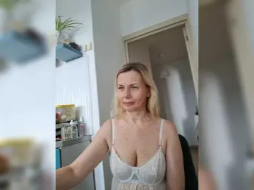 Bongacams Private Sex Chat of ShiningMILF