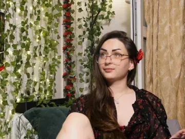 Bongacams Live Sex Cam of NaughtYHomemadE