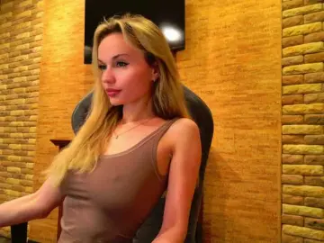 Bongacams Nude Webcam of HollyQueen