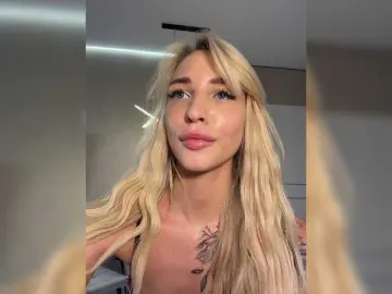 Bongacams Live Sex Cam of EwaBrown