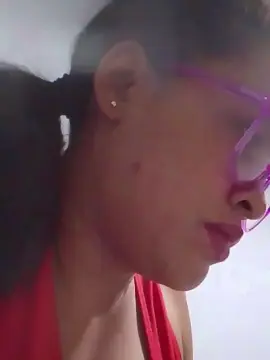 Cam4 Free Live Porn of aisha_koswell33