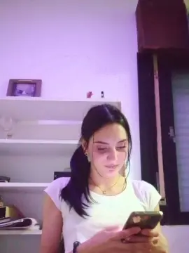 Cam4 Free Live Porn of pauu_xoxxo
