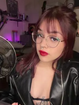 Cam4 Free Live Porn of Lucilleee69