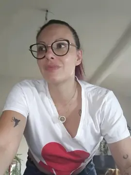 Cam4 Live Sex of cerise132