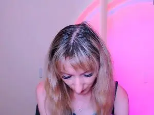 Cam4 Watch Live Sex Cams of LillyBluee