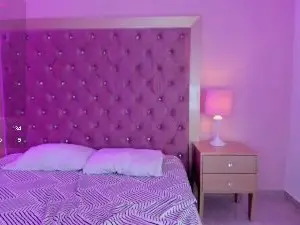 Cam4 Live Sex Cam of CoralineRed