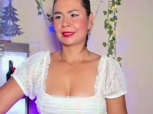 Cam4 Watch Live Sex Cams of Milf_luna_