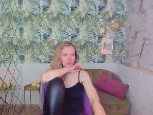 Cam4 Watch Live Sex Cams of NancyGentle