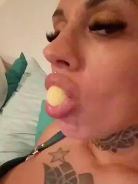 Cam4 Live Sex of Mercedes