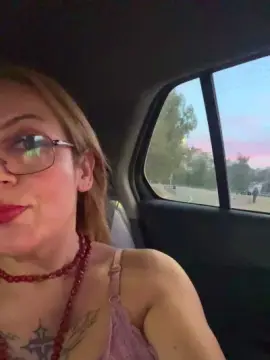 Cam4 Free Live Porn of charlotte_milf3