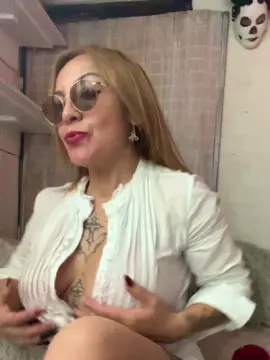 Cam4 Sex Cam of charlotte_milf3