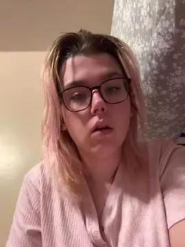 Cam4 Free Porn Cam of StrwberryBunni