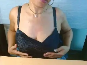 Cam4 Private Sex Chat of Uzuri7
