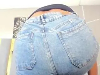 Camsoda Adult Webcam of brunette-nicol