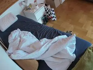 Camsoda Live Sex Cam of voyeurcam-julmodels-greybed-1