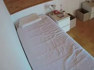 Camsoda Best Webcam of voyeurcam-julmodels-greybed-1