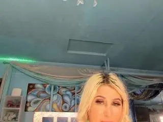Camsoda Free Porn Cam of adrianna777