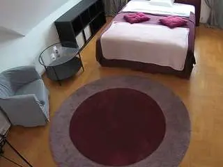 Camsoda Adult Webcams of voyeurcam-julmodels-whitebed-1
