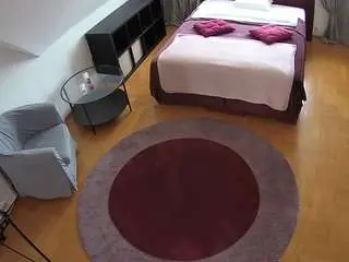 Camsoda Nude Webcam of voyeurcam-julmodels-whitebed-1
