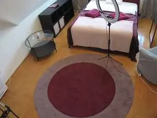 Camsoda Nude Webcam of voyeurcam-julmodels-whitebed-1