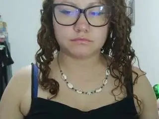 Camsoda Adult Webcam of curly-greeneyed