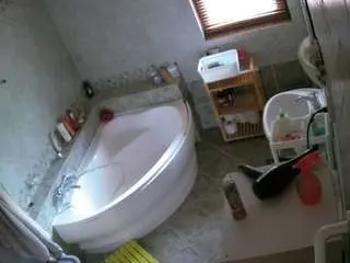 Camsoda Nude Webcam of voyeurcam-julmodels-bath-1st-2