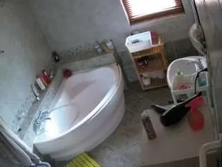 Camsoda Watch Live Sex Cams of voyeurcam-julmodels-bath-1st-2