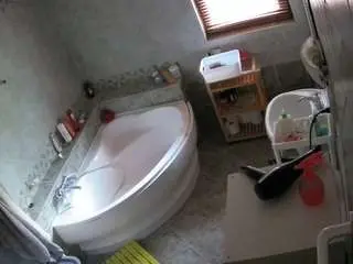Camsoda Adult Video Chat of voyeurcam-julmodels-bath-1st-2