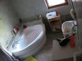 Camsoda Watch Live Sex Cams of voyeurcam-julmodels-bath-1st-2