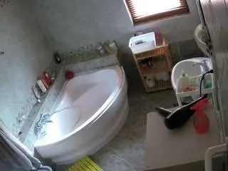 Camsoda Adult Webcams of voyeurcam-julmodels-bath-1st-2