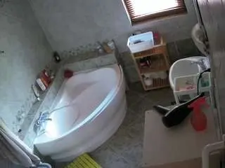Camsoda Watch Live Sex Cams of voyeurcam-julmodels-bath-1st-2