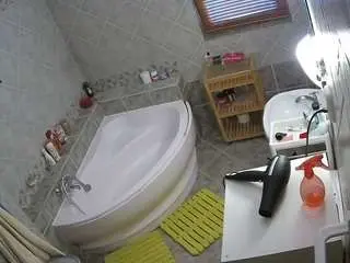 Camsoda Adult Webcam of voyeurcam-julmodels-bath-1st-2